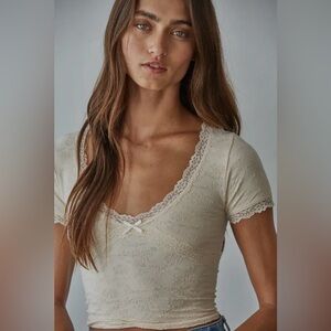 🆕🤍VANILLA LACE SEAMLESS CROP TOP